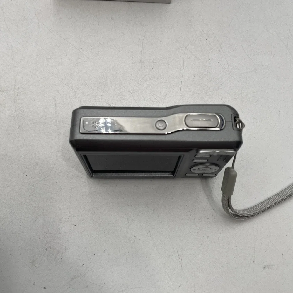 Jenoptik Jendigital JD 7.0z3C Digital Camera 7.0MP 3x Optical Zoom Grey -Tested